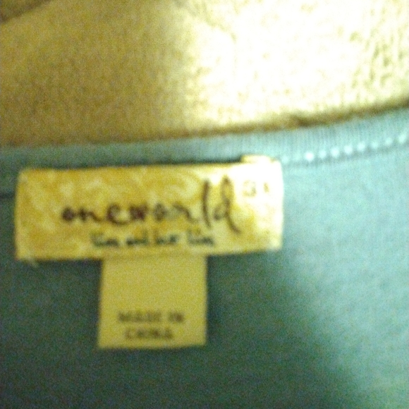 Women's plus size long sleeve top - Picture 2 of 2